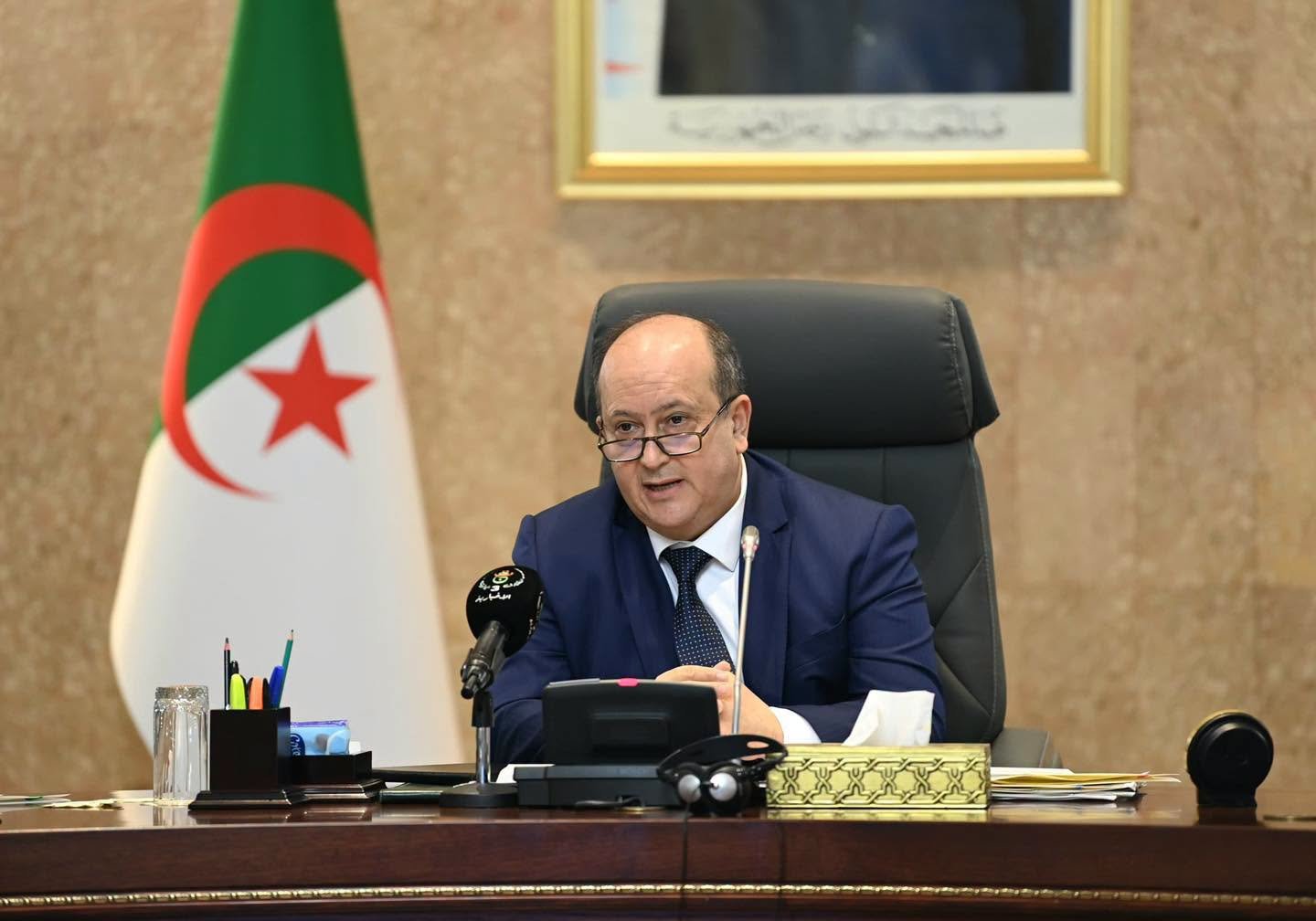 الوزير الأول يترأس اجتماع المجلس الوزاري المشترك