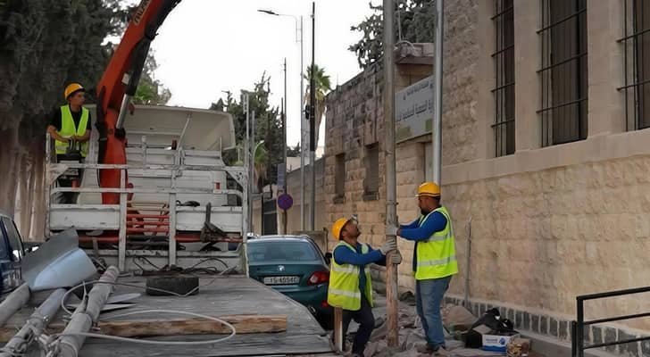 تحويل شبكات الكهرباء الهوائية إلى كوابل أرضية في تل إربد