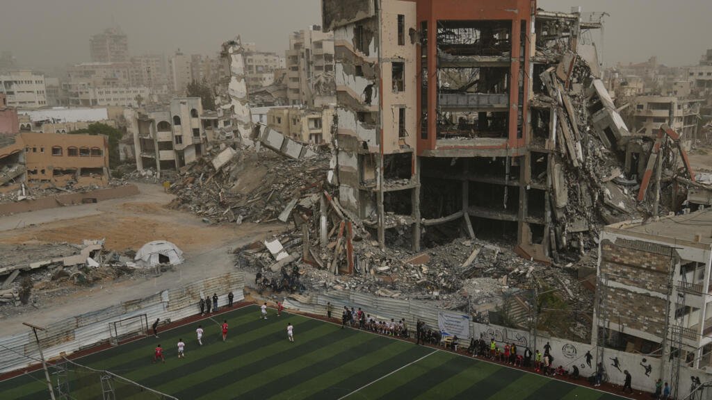 القضاء الفرنسي يأمر بإعادة صورة لملعب كرة قدم في غزة إلى مهرجان دوفيل بعد سحبها