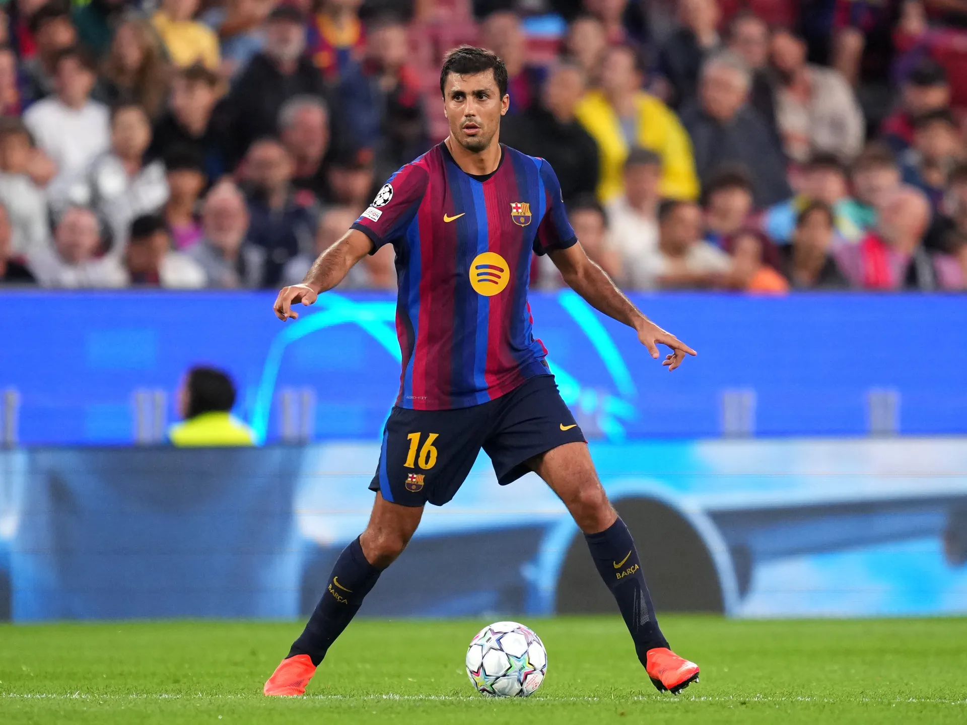 "برشلونة ليس المرشح الأول".. رودري يتجنب وعد جماهيره بدوري الأبطال