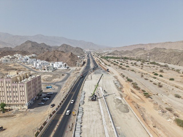 90% نسبة الإنجاز بازدواجية طريق "الأنصب- مصنع الأسمنت- الجفنين"