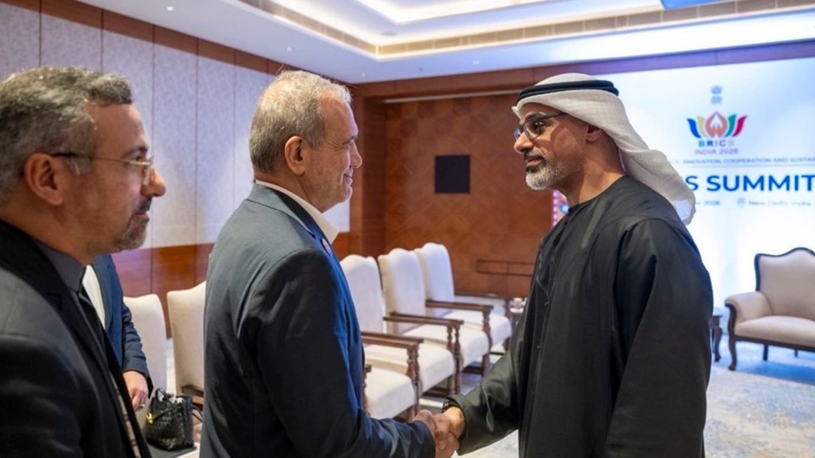 الرئيس الإيراني: اتفقنا مع ولي عهد أبوظبي على تجاوز الماضي