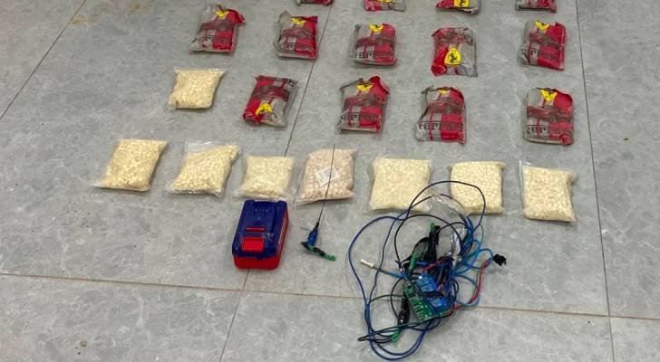 الجيش العربي: المنطقة العسكرية الجنوبية تُحبط محاولة تهريب كمية كبيرة من المخدرات بواسطة بالونات موجّهة