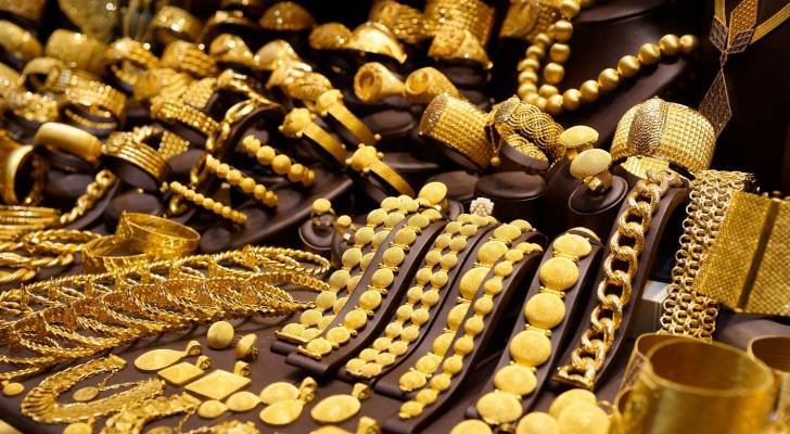 انخفاض أسعار الذهب والليرات الرشادي والإنجليزي في الأردن السبت