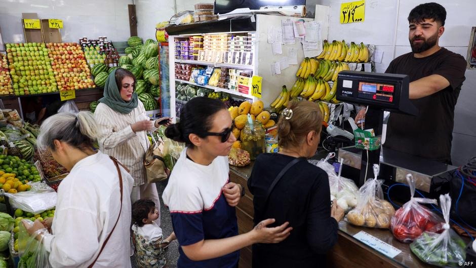 هل ستؤدي العقوبات الأمريكية الجديدة إلى شل الاقتصاد الإيراني؟