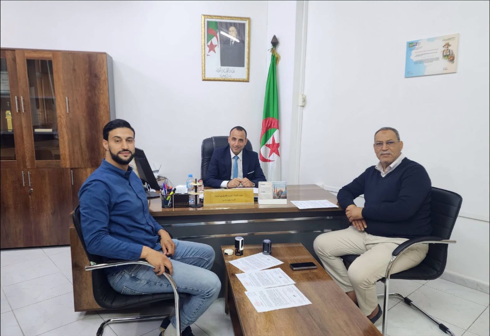 تسليم عقود امتياز لإنجاز مشاريع استثمارية بعدة ولايات