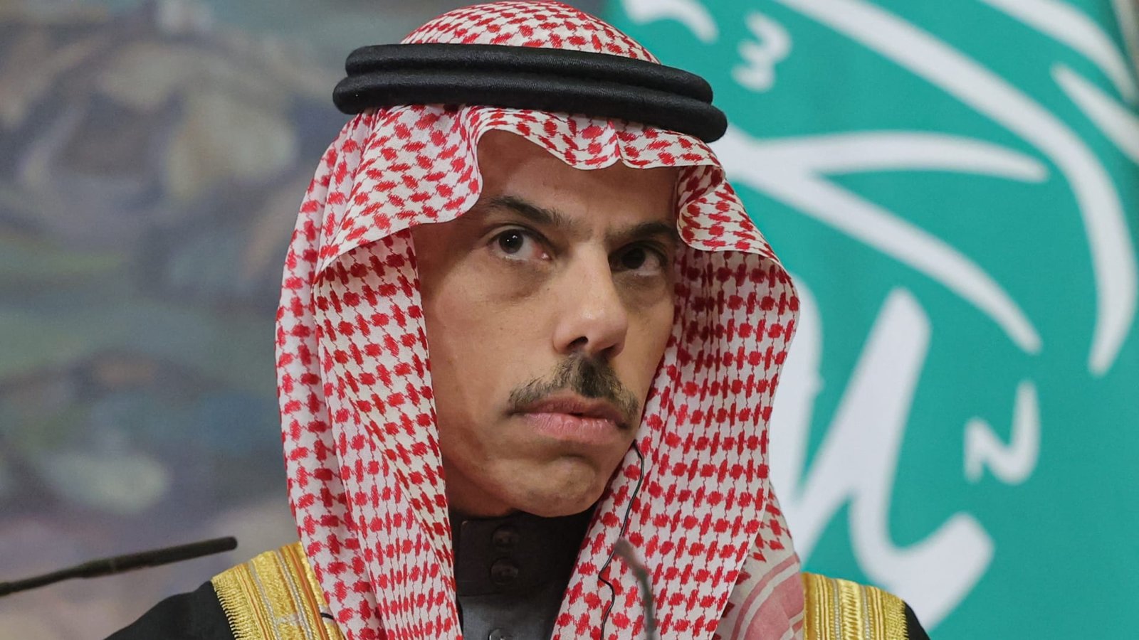 وزير خارجية السعودية يهاجم إيران ويرفض استخدام الممرات المائية "كأداة تهديد"