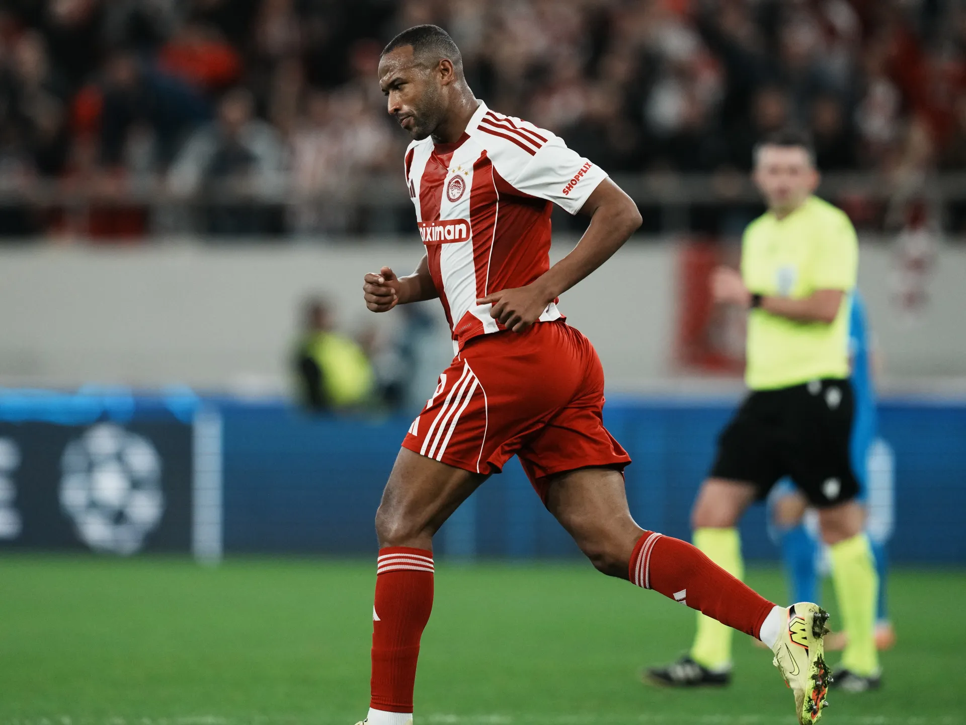 إصابة مروعة لأيوب الكعبي تصدم أولمبياكوس اليوناني والمنتخب المغربي (فيديو)