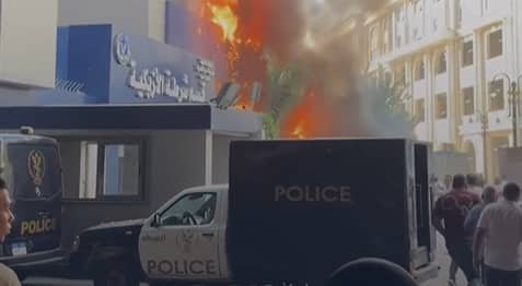 حريق هائل يندلع داخل قسم شرطة الأزبكية في القاهرة وقوات الحماية المدنية تتدخل -فيديو