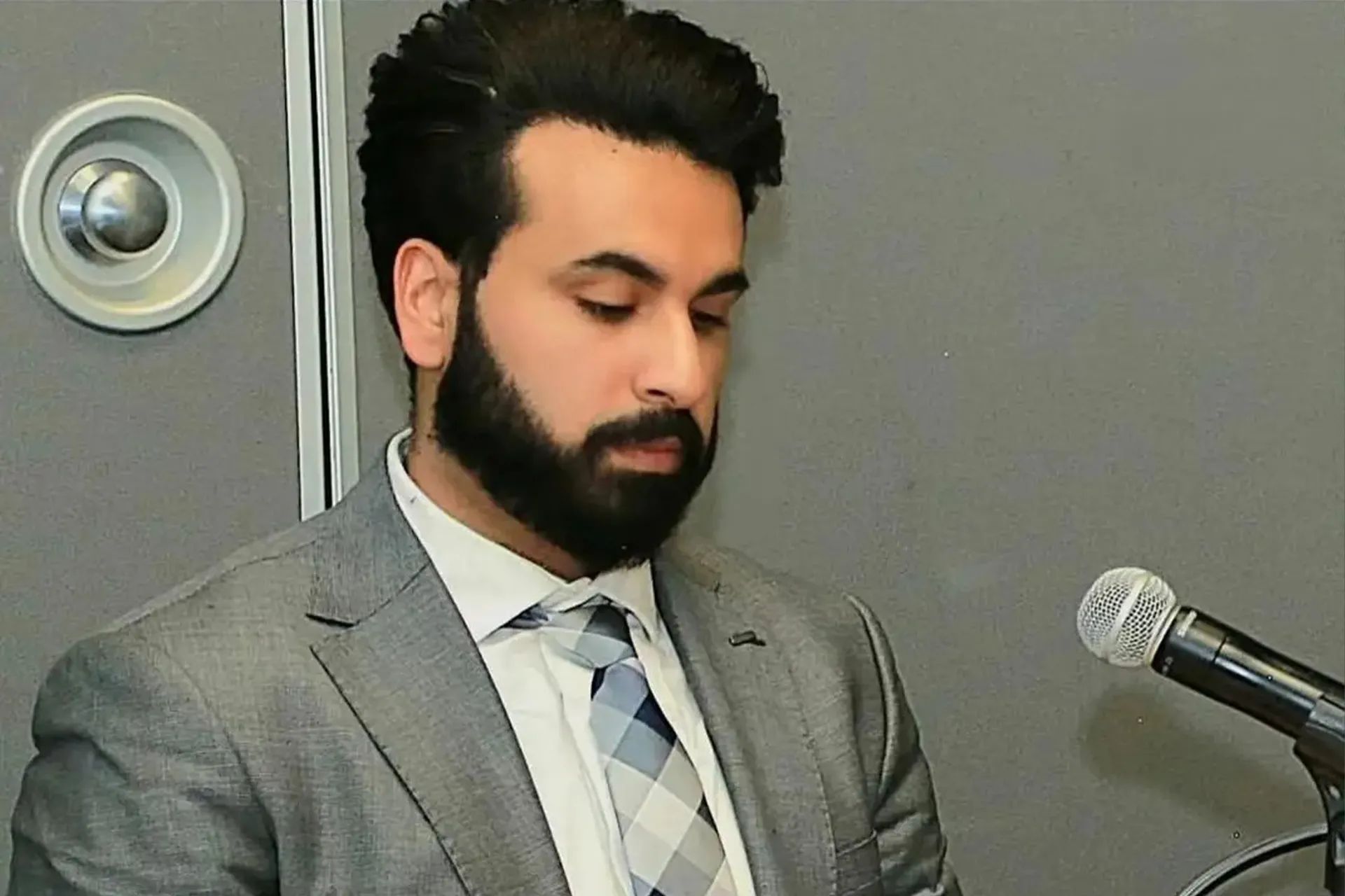ضياء السعيدي.. كتاب "جمهورية بلا جمهور" دعوة لشجاعة فكرية وبناء نظرية يمنية للدولة