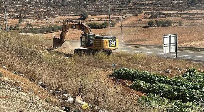 مصادر فلسطينية: الاحتلال يواصل تجريف الأراضي واقتلاع الأشجار في عرابة جنوب غربي جنين