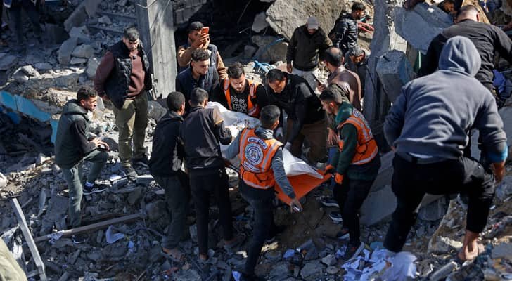 مجمع الشفاء الطبي: شهيد و3 مصابين في غارة للاحتلال على منطقة النفق شرقي مدينة غزة