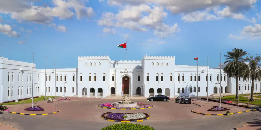 سلطنة عُمان تُدين وتستنكر استهداف خط أنابيب بالسعودية