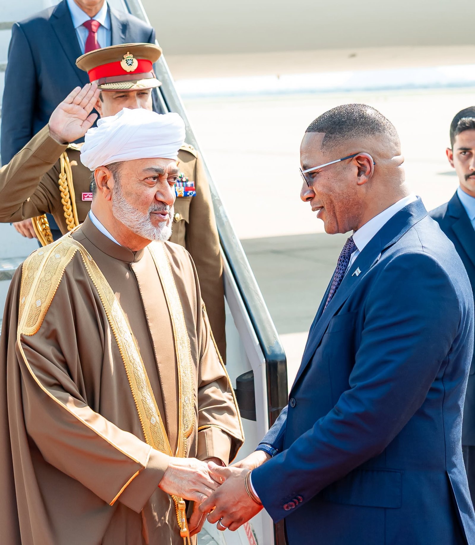 جلالة السلطان والرئيس البوتسواني يعقدان لقاء ثنائيا
