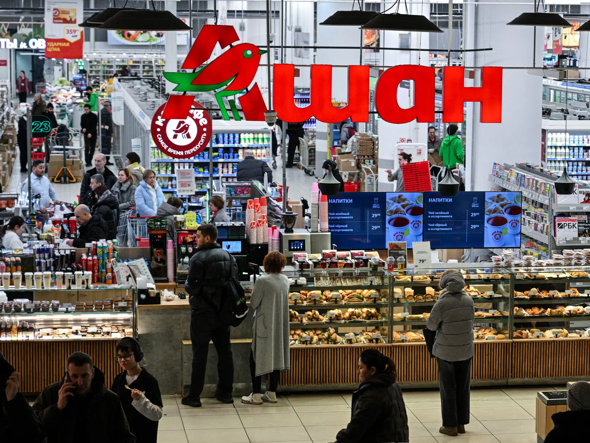 كاتب روسي يحذر من تآكل الطبقة الوسطى تحت ضغط الديون
