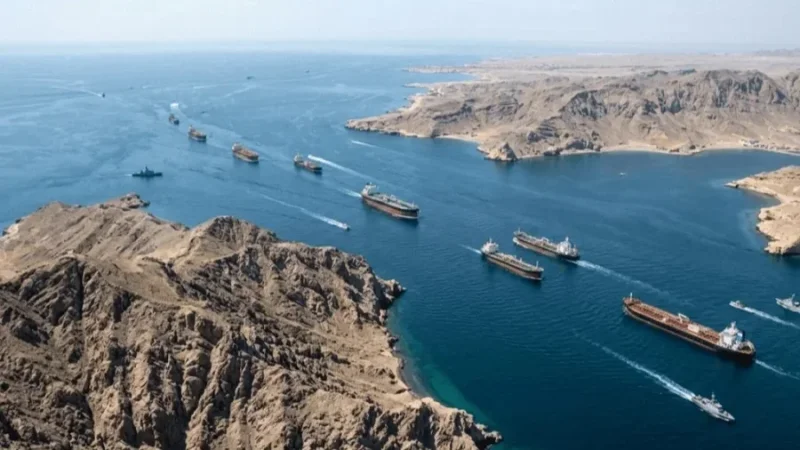 لليوم الثاني.. استهداف ناقلة نفط خلال عبورها مضيق هرمز