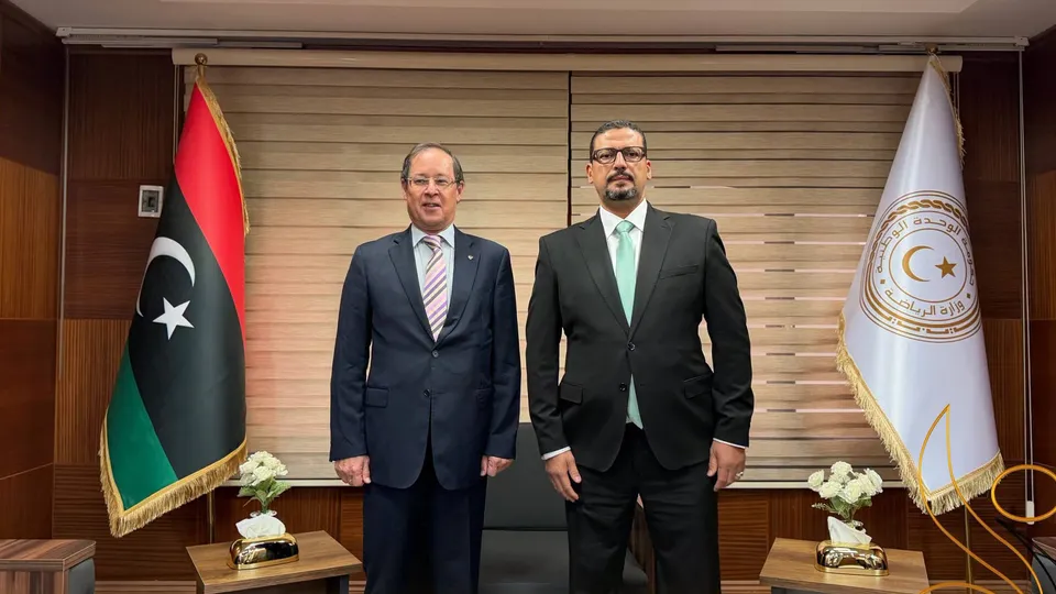 برغش يبحث إمكانية الاستفادة من الخبرات الروسية في المجال الرياضي مع السفير الروسي