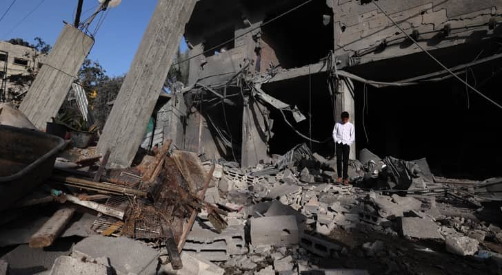 الدفاع المدني بغزة: ارتفاع صحيلة ضحايا انهيار مبنى النازحين بالقطاع إلى 11 حالة وفاة بينهم 5 أطفال