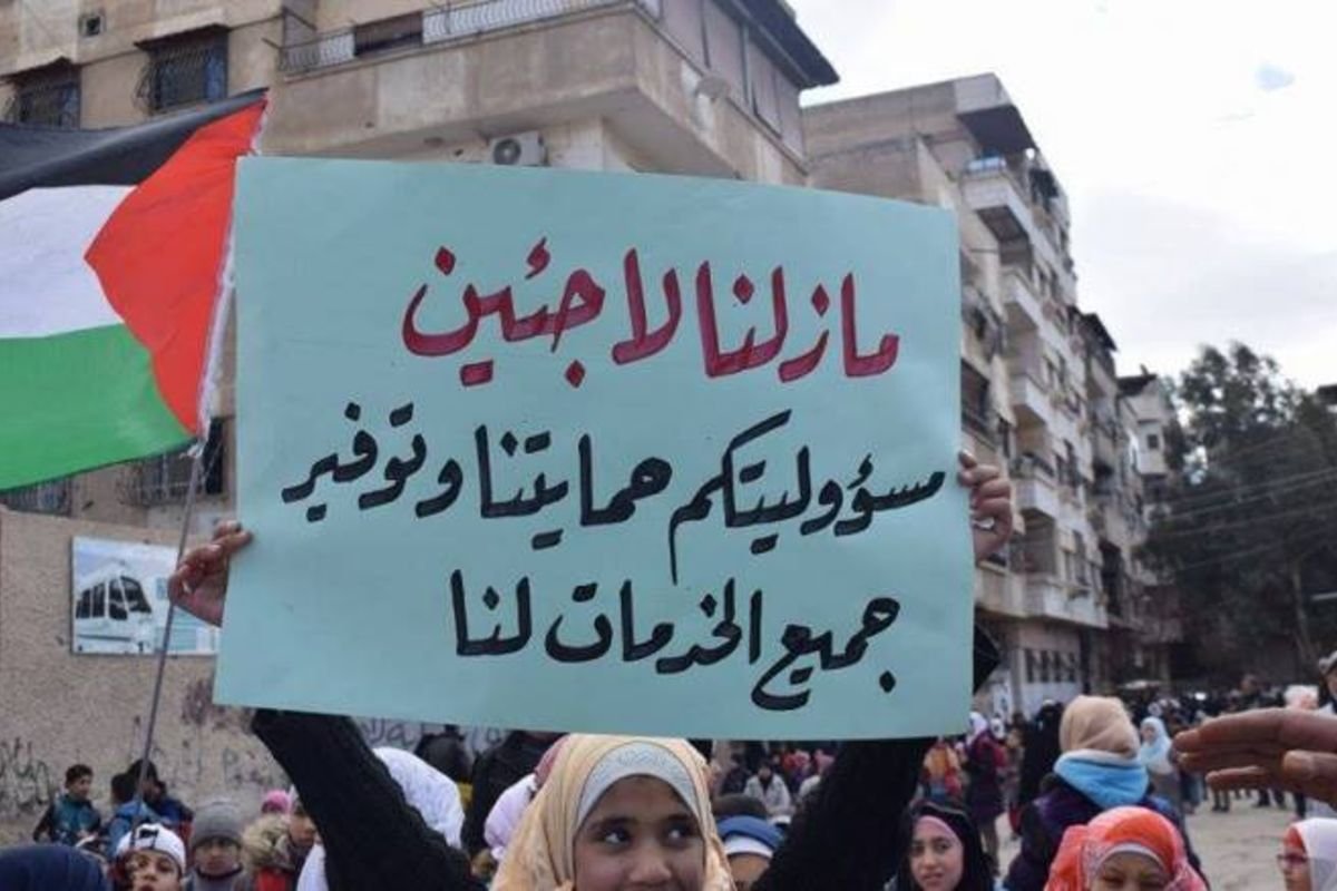 دفءٌ مؤجل.. عائلات فلسطينية في سوريا تواجه الشتاء بين المازوت والحطب