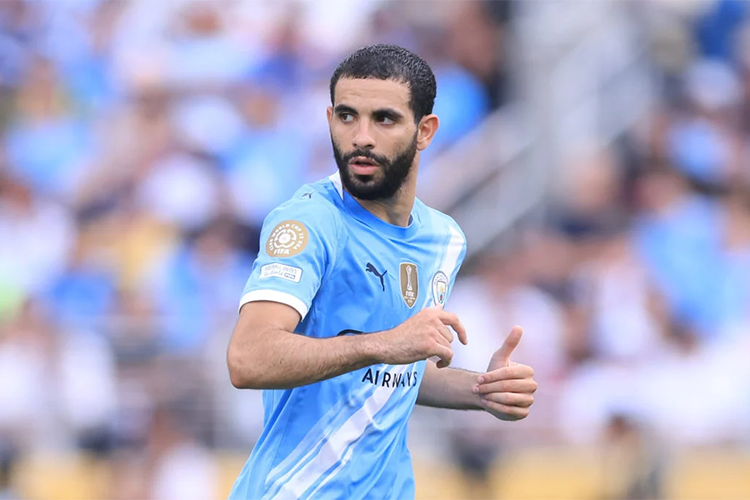 آيت نوري يواصل مسيرته مع مانشستر سيتي رغم اهتمام يونايتد