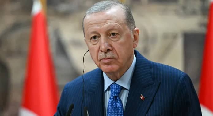 مستشار لأردوغان: الرئيس التركي سيترشح لولاية جديدة في انتخابات مبكرة نيسان 2028