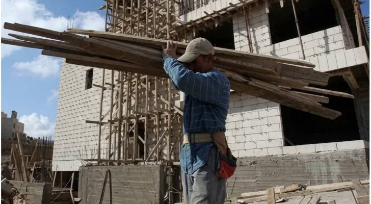 وزارة العمل: غرامة لا تقل عن 800 دينار لكل صاحب عمل يضبط لديه عامل مخالف