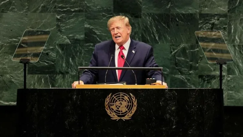 ترامب يغيّر تسمية الذكاء الاصطناعي ويرفض الإشراف الدولي عليه