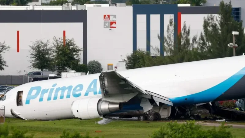 خمسة قتلى على الأقل في حادثة لطائرة شحن خلال هبوطها في مطار ميامي