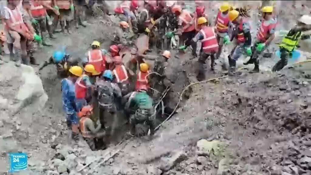 بعد أكثر من أسبوع على الكارثة.. إنقاذ عاملين من نفق غمرته الفيضانات في نيبال