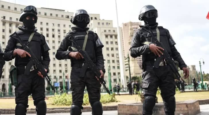 الداخلية المصرية تعلن ضبط سيدة تعدت على سائق تطبيق نقل عقب منعها من تناول الكحول