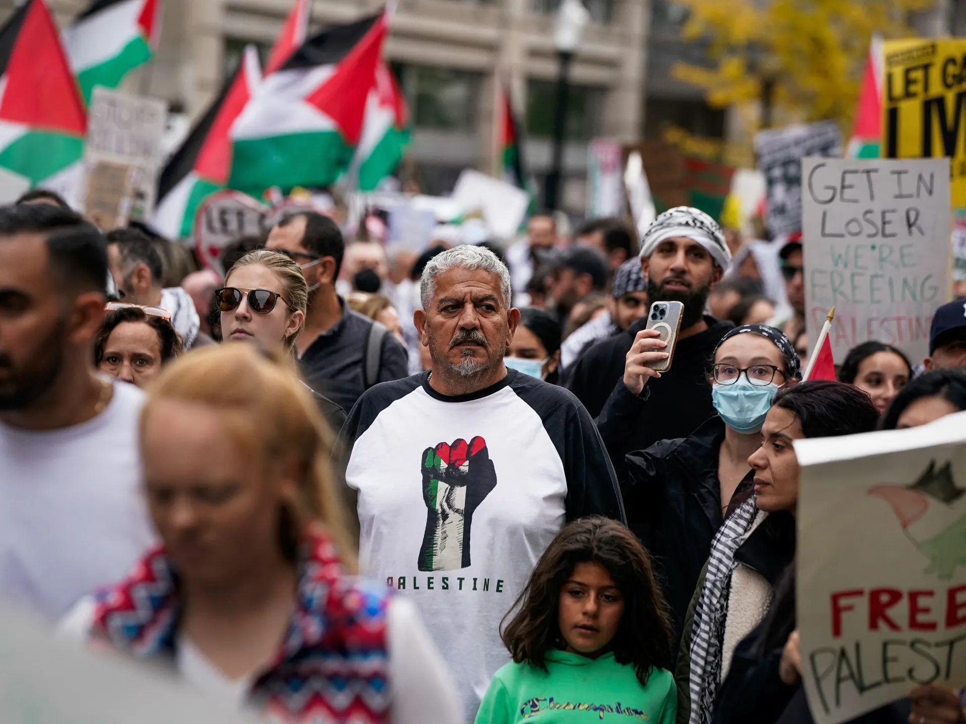 تحوّل في المزاج الأمريكي.. لماذا تتراجع إسرائيل وتتقدم فلسطين؟
