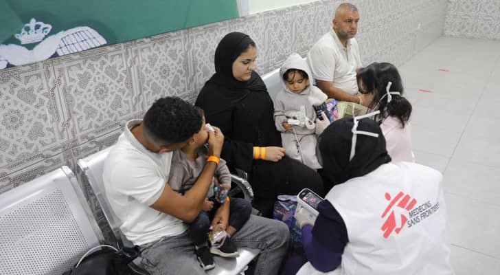 القوات المسلحة تُجلي الدفعة الـ(33) من أطفال غزة المرضى لتلقي العلاج في الأردن