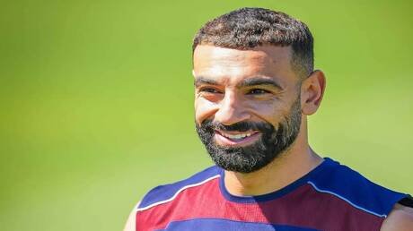 قبل لقاء كونيا سبور.. مشجع يفاجئ محمد صلاح (فيديو)