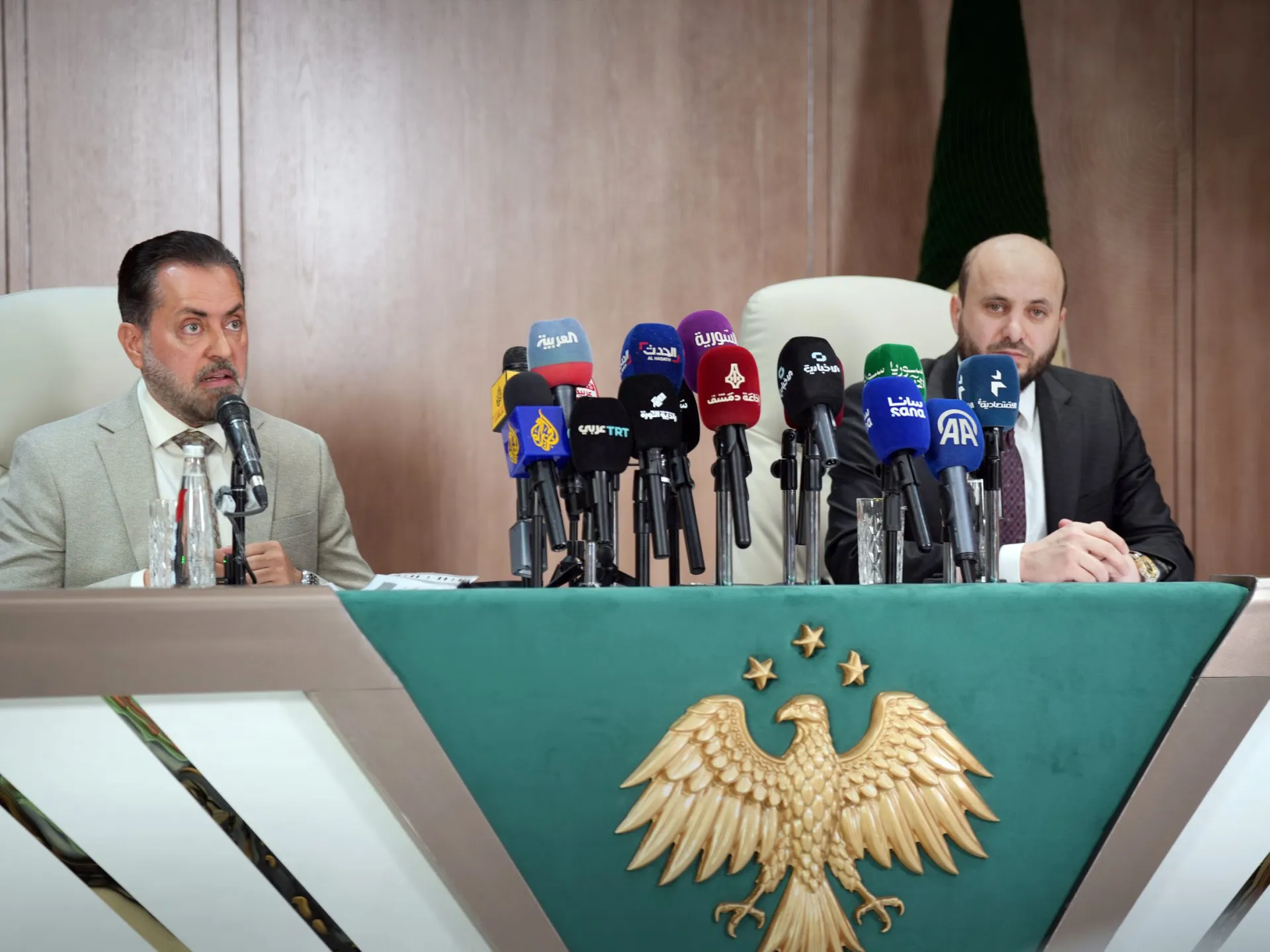 مصافٍ كهربائية وأنواع مدعومة.. الإعلان عن خطة حكومية لمواجهة أزمة المحروقات في سوريا
