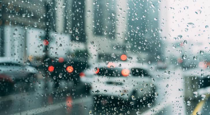 بالفيديو.. الأرصاد الجوية: بدء تساقط الأمطار في محافظتي إربد وعجلون شمالي المملكة