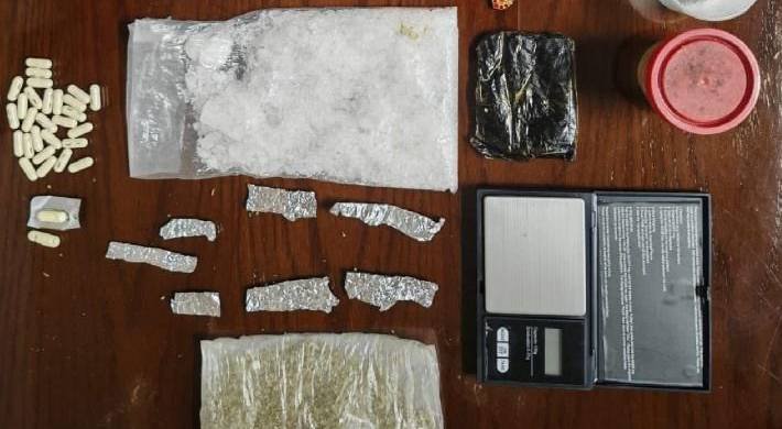 بحوزتهما 240 كف حشيش و 11 كيلو من الكريستال.. إدارة مكافحة المخدرات تضبط شخصين على ارتباط بعصابات إقليمية بتهريب المخدرات