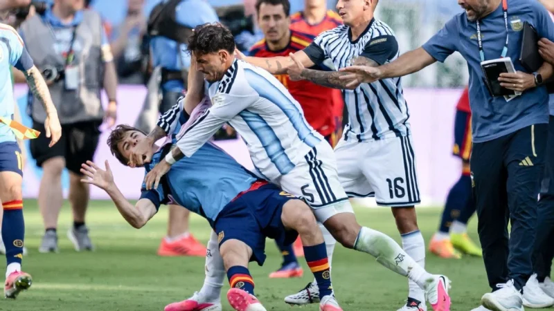 الأرجنتيني باريديس يلمح إلى إنهاء مسيرته الدولية بعد عقوبة الإيقاف