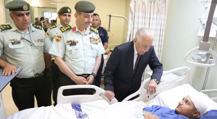 بتوجيهات ملكية.. العيسوي يطمئن على صحة مصابي حادث نويبع وينقل تمنيات الملك وولي العهد لهم بالشفاء