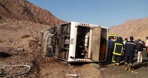 حادث مروع في مصر.. 16 وفاة و28 إصابة إثر انقلاب حافلة بجنوب سيناء