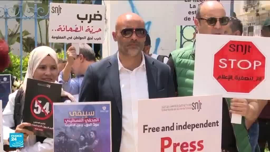 السلطات التونسية توقف صحافيا قبيل مشاركته في برنامج إذاعي