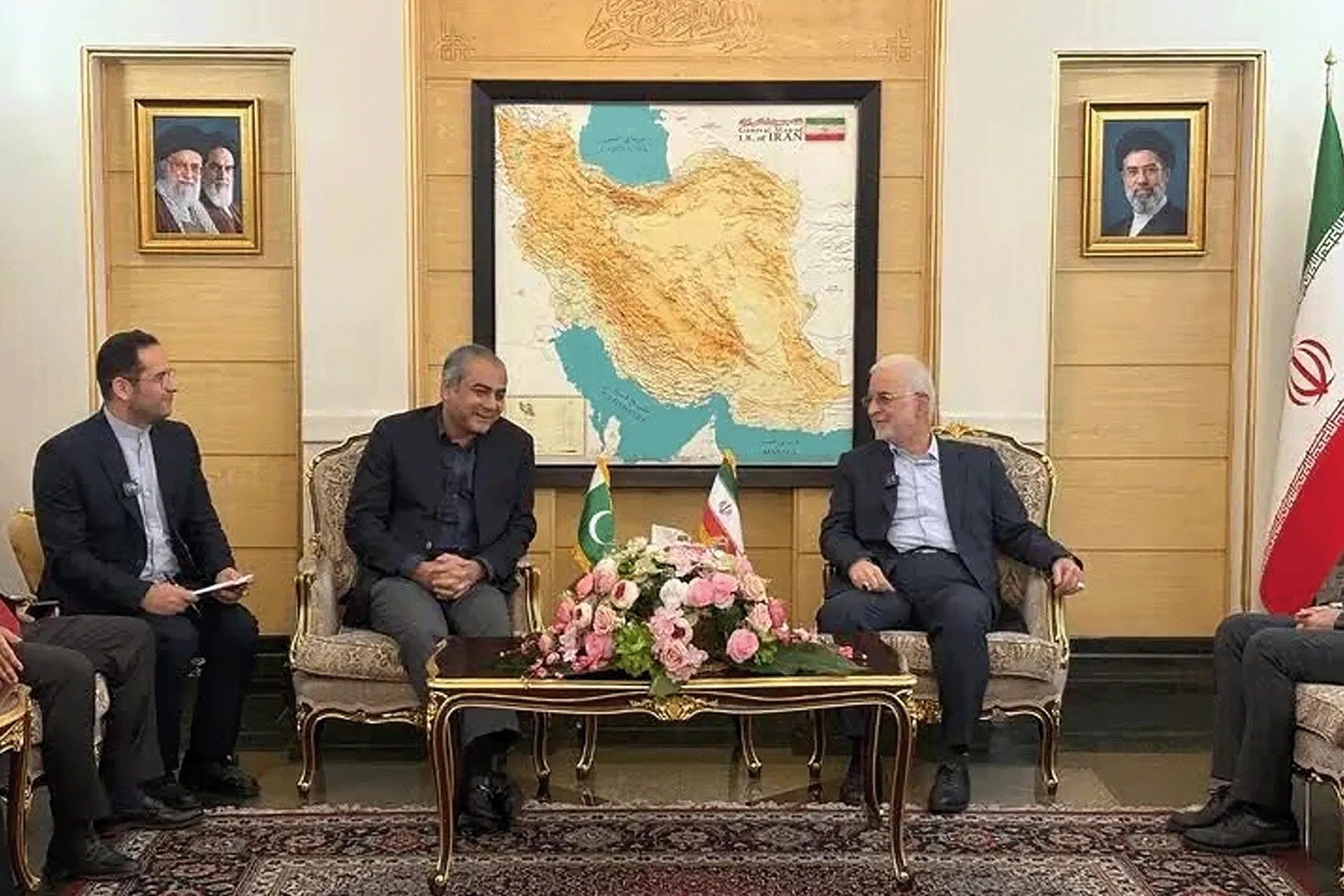 إيران مباشر.. مباحثات إيرانية باكستانية حول عملية السلام ومساعٍ قطرية لتسهيل اتفاق