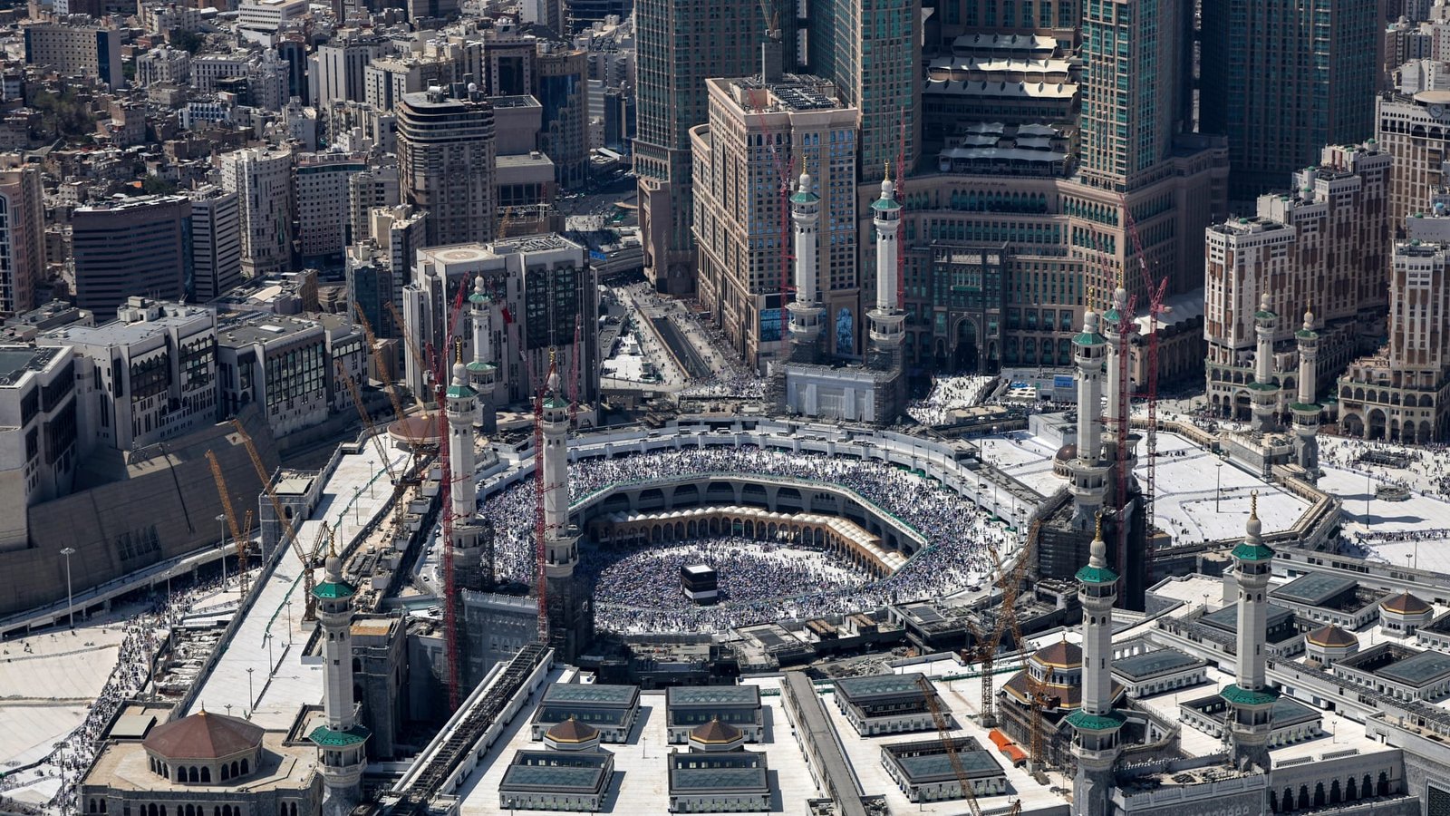 السعودية.. إطلاق الإنذار المبكر في مكة وجدة والطائف