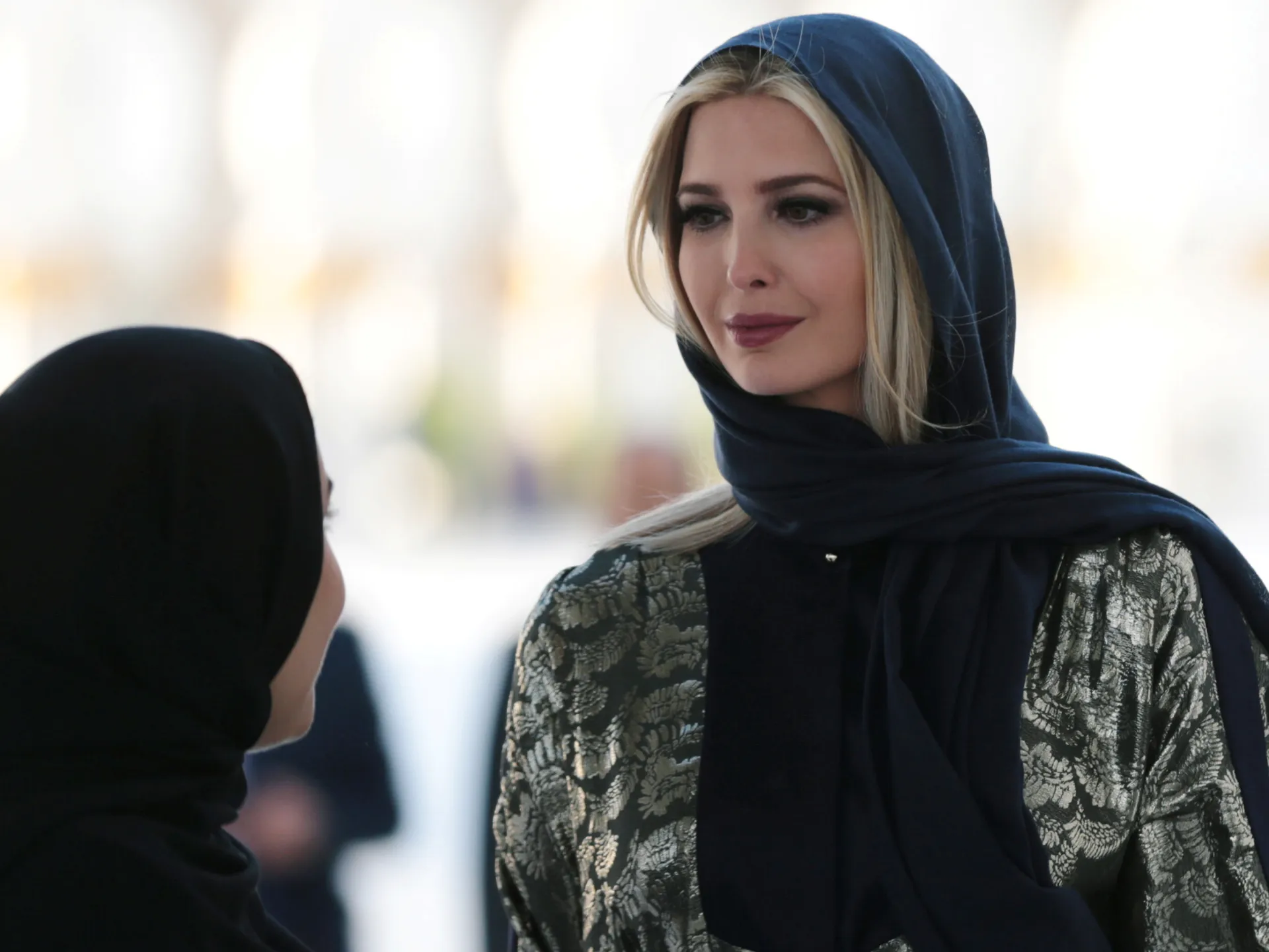 عقب هجوم ترمب على هوكول.. ناشطون يستحضرون صورة إيفانكا بالحجاب