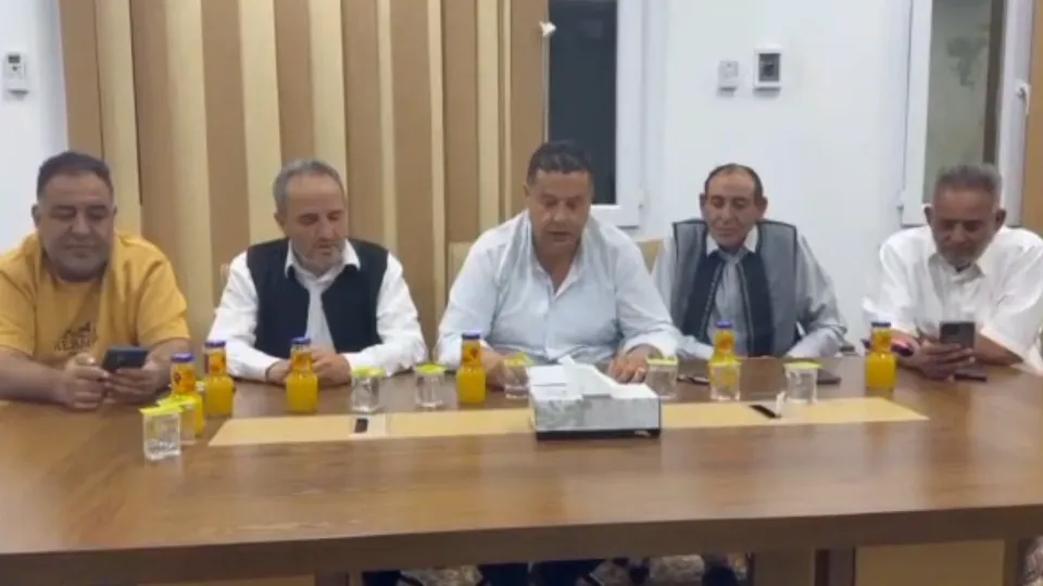 بعد تعطلها لأكثر من شهر.. بلديات الساحل الغربي تطالب بعودة الدراسة فورا وتدعو إلى إنفاذ القانون
