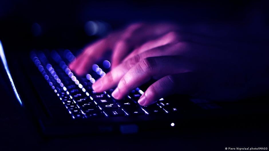 باحثون: شركة إسرائيلية استخدمت إعلانات الإنترنت لتعقب مئات ملايين المستخدمين والمساعدة في اختراق أجهزتهم