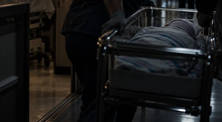شبهة خطف أم نزاع أسري؟.. شهادة تحبس الأنفاس حول نقل رضيع فور ولادته بالأردن