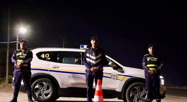 الدوريات الخارجية: حركة السير الصباحية سالكة بانسيابية والتعامل مع حادثي تدهور في العقبة وإربد