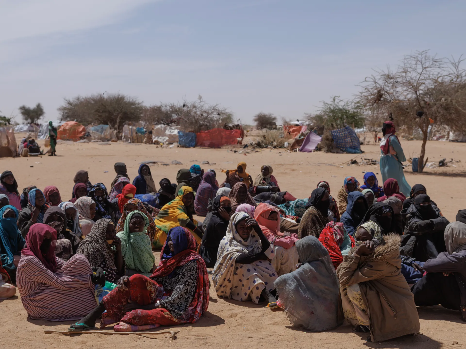أمهات سودانيات يحفرن قبور أطفالهن في صحراء تشاد.. العطش يطارد الناجين من الحرب