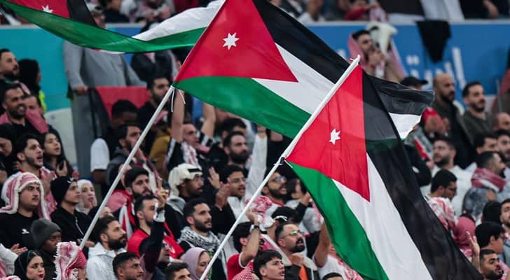 انطلاق مباراة الأردن وفنزويلا .. ورؤيا تنقل اللقاء الكروي عبر شاشتها وتطبيقاتها الرقمية