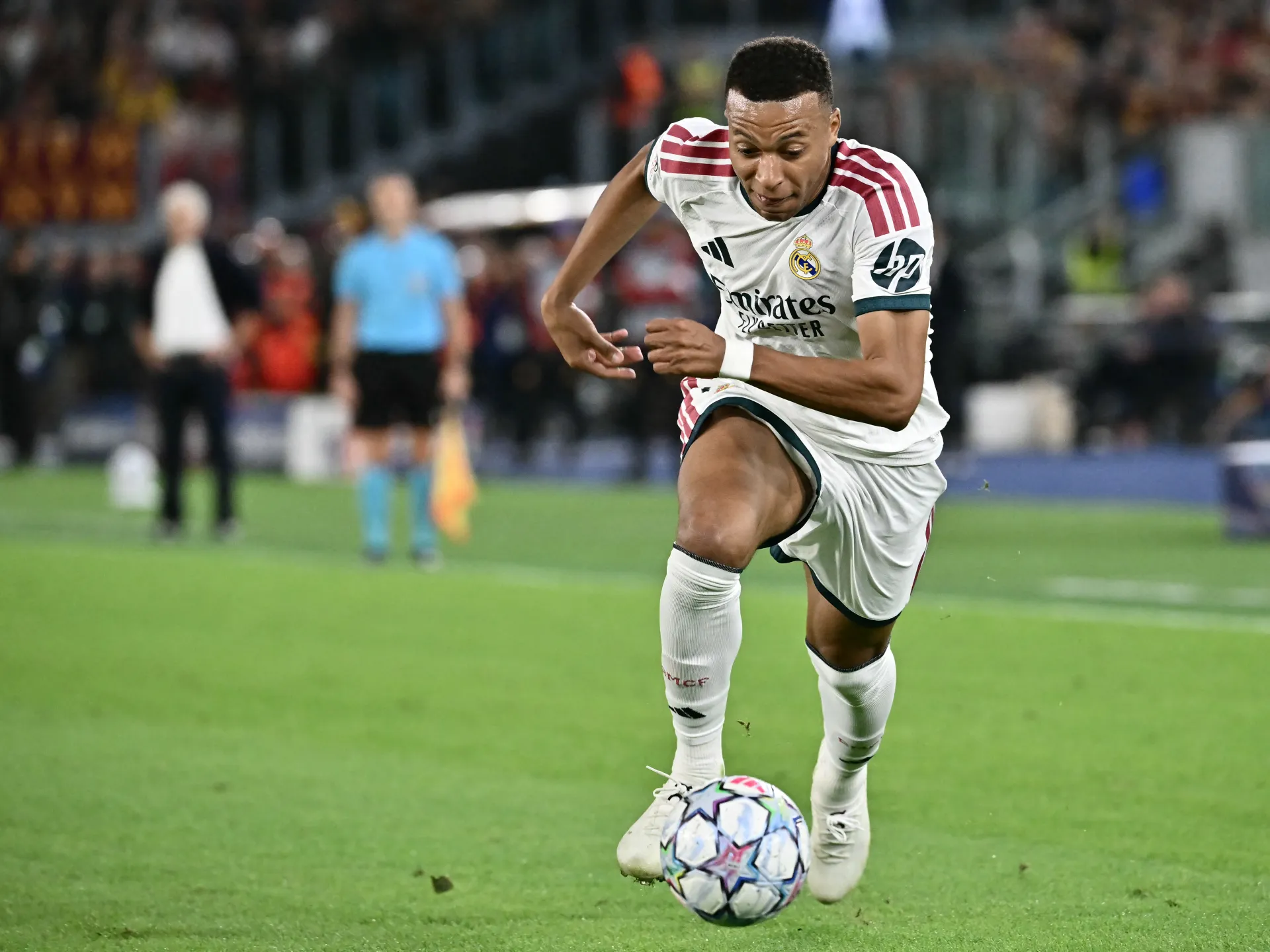 صمد 11 عاما.. مبابي ينتزع رقما تاريخيا من ميسي في دوري الأبطال